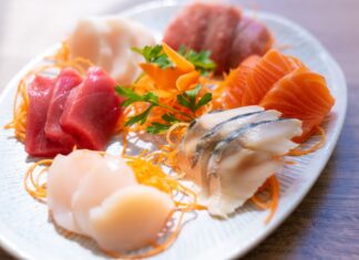 SUMO Castellana y la sushimorfosis La sushimorfosis de SUMO Castellana De bufé económico a auténtica sorpresa gastronómica en pleno corazón de Madrid. Alta cocina, tecnología en mesa y la firma del chef Carlos Maldonado por 27 €. ¡Puro espectáculo!. Foto: agencia.