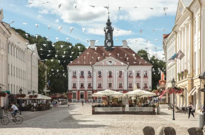 Tartu, el secreto mejor guardado del norte de Europa. Una escapada boho-chic donde la arquitectura neoclásica convive con museos de vanguardia, cafés de autor y templos gastronómicos avalados por la Guía Michelin. Foto: agencia.