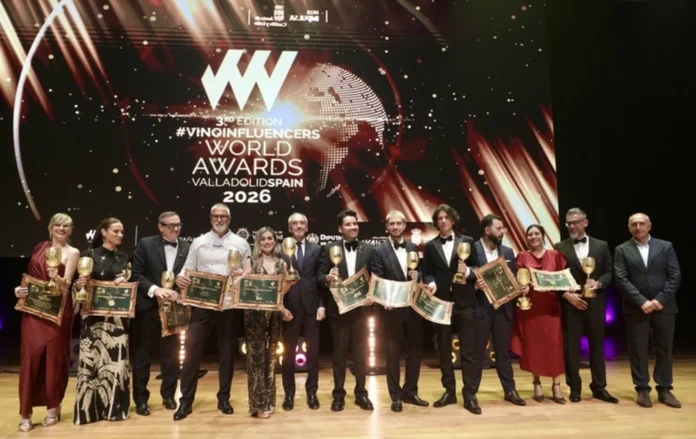 Noche de gala, copa en mano y el mejor talento digital en Valladolid. Los Vinoinfluencers World Awards celebraron la excelencia, la pasión por el terroir y el arte de comunicar la cultura del vino al más puro estilo GastroyStyle. Foto: agencia.