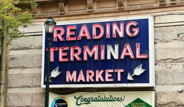 Del histórico Reading Terminal Market al legendario Italian Market, Filadelfia se vive y se saborea bocado a bocado. Una ruta imprescindible entre pan artesanal, bocados icónicos y pura cultura urbana. Foto: agencia.