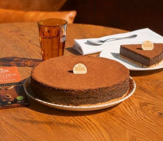 Trapa presenta la tarta más irresistible para celebrar el Día Mundial del Chocolate El capricho definitivo con la tarta templada de chocolate Trapa con helado de mantequilla tostada, la edición limitada para celebrar el Día Mundial del Chocolate. Foto: Chocolates Trapa.