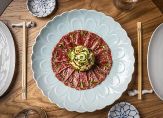 Li-Onna menú gastronómico sazonado con F1 Motor, gastronomía y alta coctelería. Del 11 al 13 de septiembre, Li-Onna vibra al ritmo de la Fórmula 1 en Recoletos con DJs, pantalla completa, 4 cócteles con Tequila Patrón y un Menú Degustación Premium con caviar, trufa y Wagyu. ¡El place to be del fin de semana en Madrid! Foto: agencia.