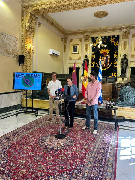 Silvano García y la alcaldesa Seve González presentan la 5ª edición de Matavendimia, el evento gourmet que convertirá a Jumilla en la capital del vino y el enoturismo del 24 al 25 de octubre. Foto: Consejo Regulador.
