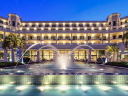 Hotel Las Arenas Balneario Resort cumple veinte años de elegancia mediterránea y el arte del verdadero lujo Veinte años de calma junto al Mediterráneo en El Hotel Las Arenas Balneario Resort celebra dos décadas haciendo de la arquitectura de inspiración neoclásica, la luz valenciana y el rumor del mar el marco perfecto para desconectar sin prisa. Foto: agencia.