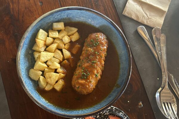 'Restaurante Casa Bacho, en Lué'. Foto: autora.