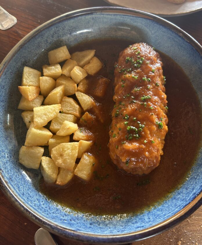 Rollo de bonito del Restaurante Casa Bacho, en Lué. Foto: autora.