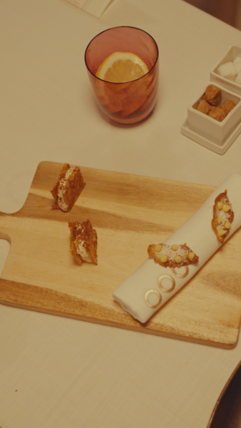 El dulce epílogo de la velada reinterpretó la tradición local desde una mirada refinada, dejando una huella imborrable en el ciclo «Noches de Alta Cocina». Foto: 